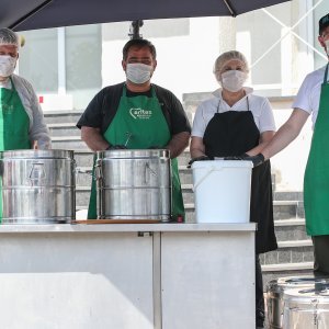 Zagreb: Gužva ispred pučke kuhinje Caritasa