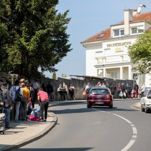 Zagreb: Gužva ispred pučke kuhinje Caritasa