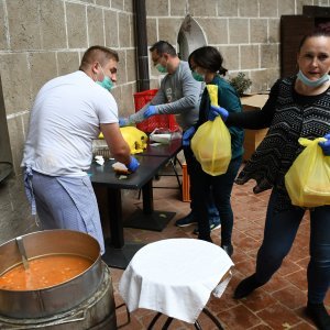 Đurđevac: Umjesto tradicionalne proslave praznika rada održana je podjela graha "Grah to go"