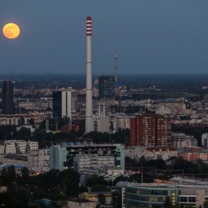 Pun mjesec iznad Zagreba