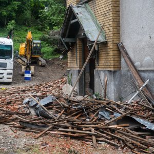 Rušenje secesijske vile na Ribnjaku