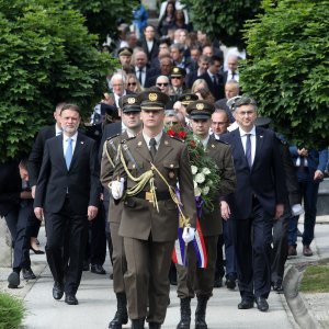 Polaganjem vijenaca na groblju Mirogoj obilježen Dan državnosti