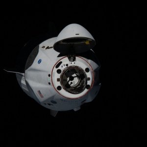 Crew Dragon se polako približaba ISS-u