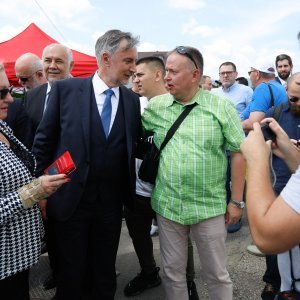 Fešta Domovinskog mosta Miroslava Škore nakon predaje kandidacijskih lista