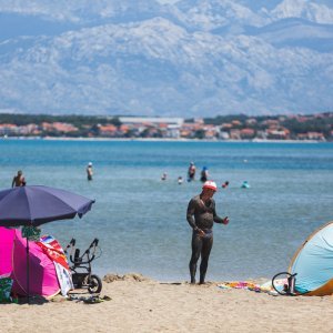 Nin: Manji broj gostiju na Kraljičinoj plaži nego prošle godine