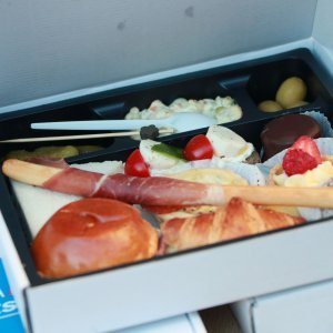 Lunch paket za novinare u stožeru HDZ-a