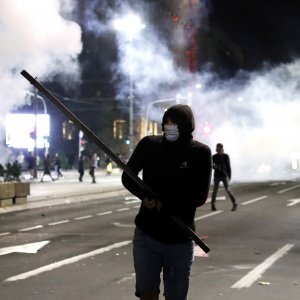 Sukob policije i prosvjednika na ulicama Beograda