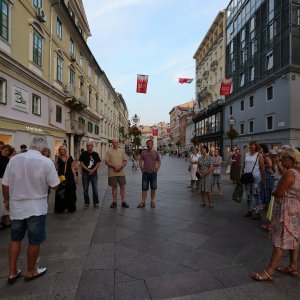 Grupa Riječana pjesmama odali počast Oliveru Dragojeviću