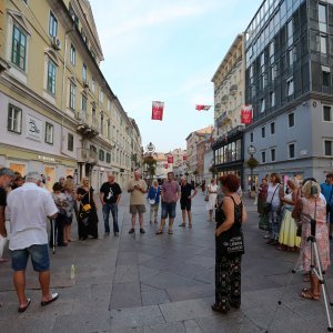 Grupa Riječana pjesmama odali počast Oliveru Dragojeviću