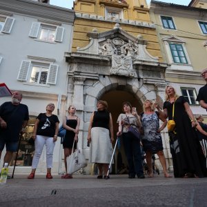 Grupa Riječana pjesmama odali počast Oliveru Dragojeviću