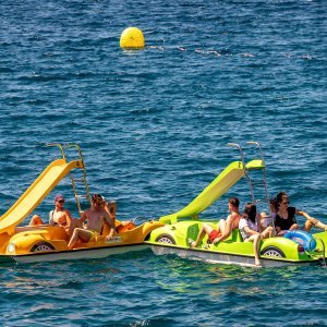 Turisti na pulskoj plaži