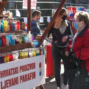 Uoči blagdana Svih svetih građani obilaze grobove najmilijih