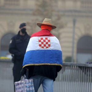 Okupljanje prije početka Kolone sjećanja u Vukovaru