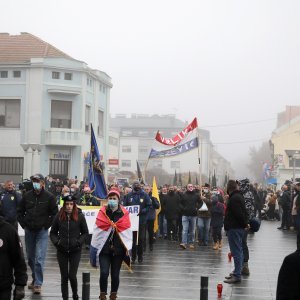 U posebnim epidemiološkim mjerama krenula Kolona sjećanja