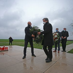 Milošević i Pupovac u Vukovaru