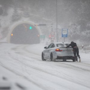 Snijeg na autocesti A6, dionica Rijeka-Delnice