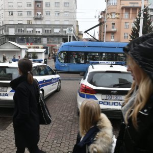 Pojačana policijska kontrola u centru Zagreba na dan uvođenja strožih mjera