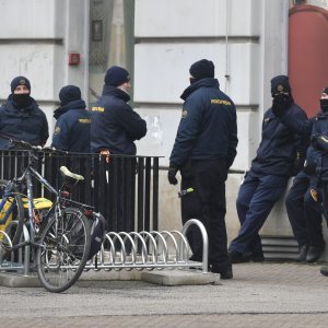 Pojačana policijska kontrola u centru Zagreba na dan uvođenja strožih mjera