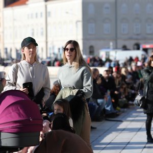 Gužva na splitskoj rivi u jeku epidemije koronavirusa