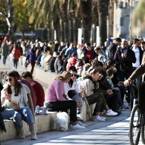 Gužva na splitskoj rivi u jeku epidemije koronavirusa