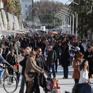 Gužva na splitskoj rivi u jeku epidemije koronavirusa