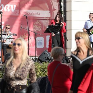 Gužva na splitskoj rivi u jeku epidemije koronavirusa