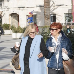 Sunce privuklo građane Splita na rivu