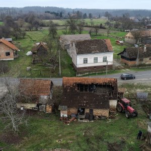 Brest Pokupski: Pogled iz zraka na kuće koje su teško stradale u potresu