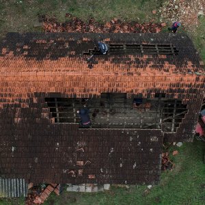 Brest Pokupski: Pogled iz zraka na kuće koje su teško stradale u potresu