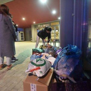 Prikupljanje pomoći za Petrinju ispred dvorane Krešimira Ćosića na Višnjiku