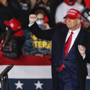 Donald Trump zaplesao na predizbornom skupu