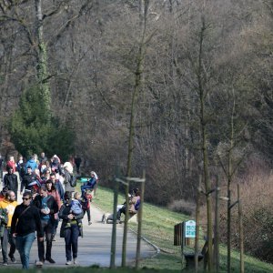 Zagreb: Građani uživali u šetnji u parku Maksimir