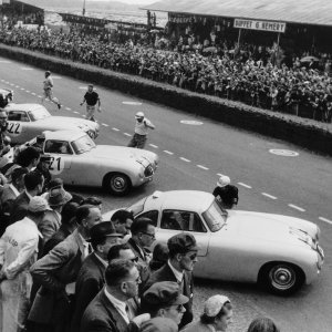 '24 sata Le Mansa', 14. – 15. lipanj 1952. Marka je osvojila 1-2 pobjedu s Mercedes-Benz 300 SL trkaćim automobilom (W 194)