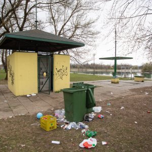 Smeće na Jarunu nakon noćnog druženja mladih