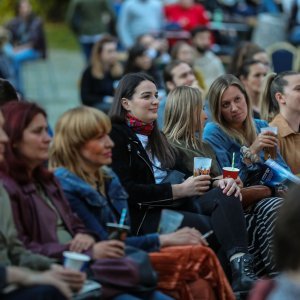 Rundek i Ekipa u dvorištu Akademije likovnih umjetnosti