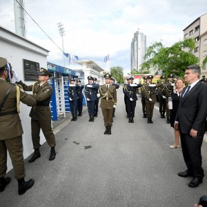 Postrojavanje u Kranjčevićevoj