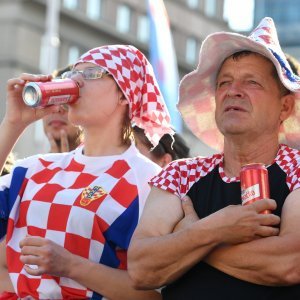 Navijači u fun zoni na Trgu bana Jelačića u Zagrebu