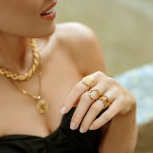 Ivana Mišerić u kampanji branda nakita Karat Jewelry