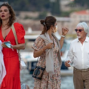 Bernie Ecclestone u društvu supruge Fabiane Flossi prošetao Stradunom