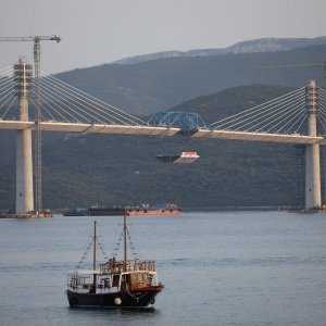 Postavljen posljednji segment Pelješkog mosta