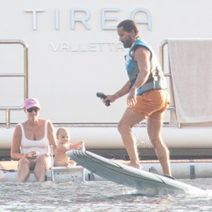 Tamara Ecclestone sa suprugom i kćerima uživa u ljetnim radostima