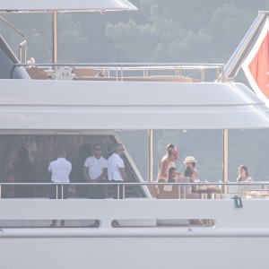 Tamara Ecclestone sa suprugom i kćerima uživa u ljetnim radostima