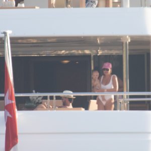 Tamara Ecclestone sa suprugom i kćerima uživa u ljetnim radostima