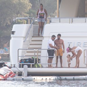 Tamara Ecclestone sa suprugom i kćerima uživa u ljetnim radostima