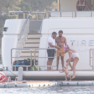 Tamara Ecclestone sa suprugom i kćerima uživa u ljetnim radostima