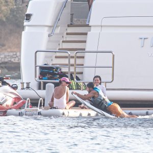 Tamara Ecclestone sa suprugom i kćerima uživa u ljetnim radostima