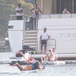 Tamara Ecclestone sa suprugom i kćerima uživa u ljetnim radostima
