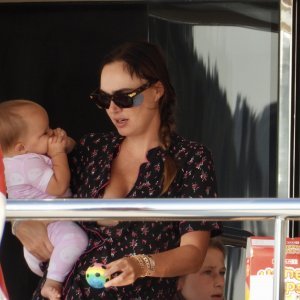 Tamara Ecclestone u društvu supruga, kćeri i prijatelja u Trogiru