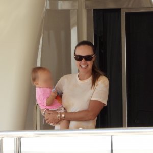 Tamara Ecclestone u društvu supruga, kćeri i prijatelja u Trogiru