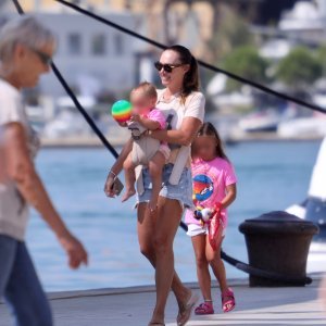 Tamara Ecclestone u društvu supruga, kćeri i prijatelja u Trogiru